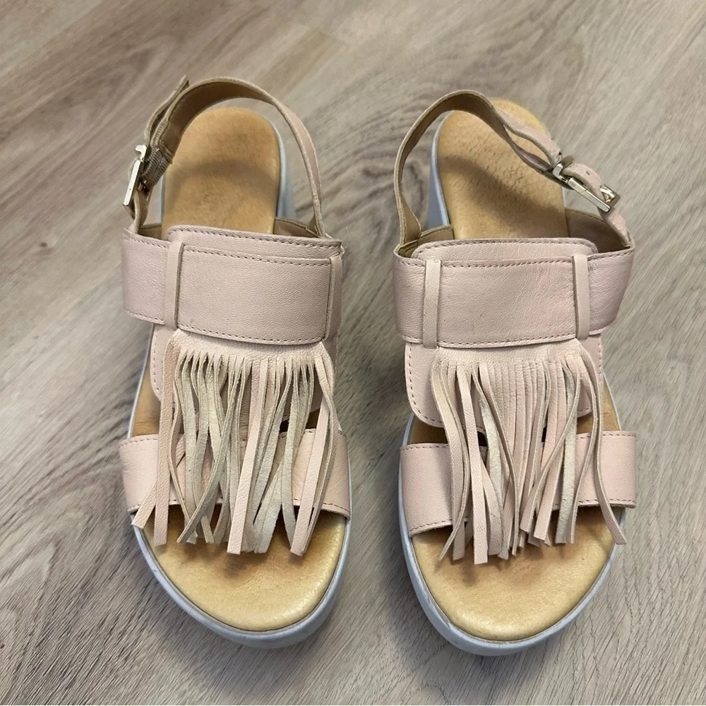 Matisse Tuscany Cream Fringe and White Wedges size 37